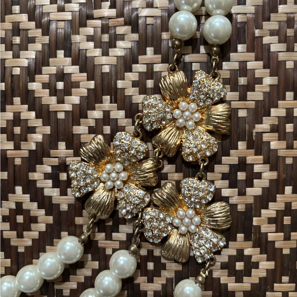 Diva Pearls flower embellishment designer look classic statement necklace Pretty